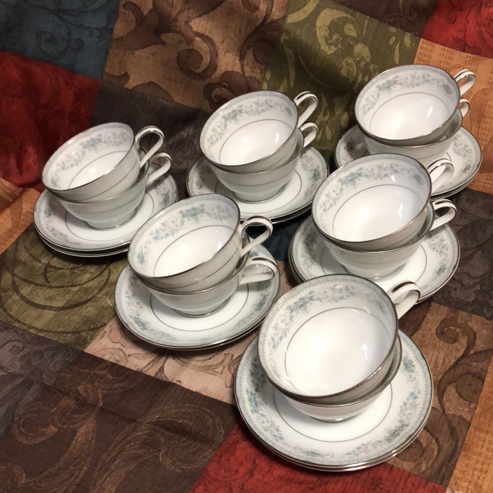 ❤️EUC❤️Vintage Noritake Fine Porcelain, “Colburn” Pattern, 12 cups & 12 saucers.